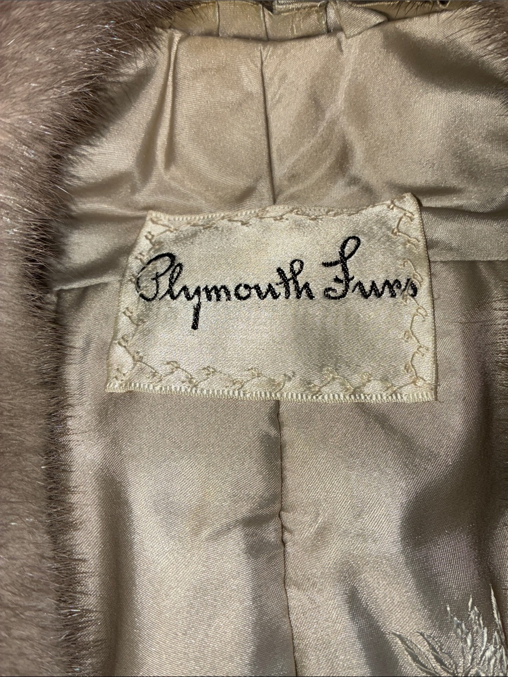 Plymouth Furs Women's OS, Mink Fur Stole Cape, Taupe Brown Grey. Pristine! - Picture 11 of 16